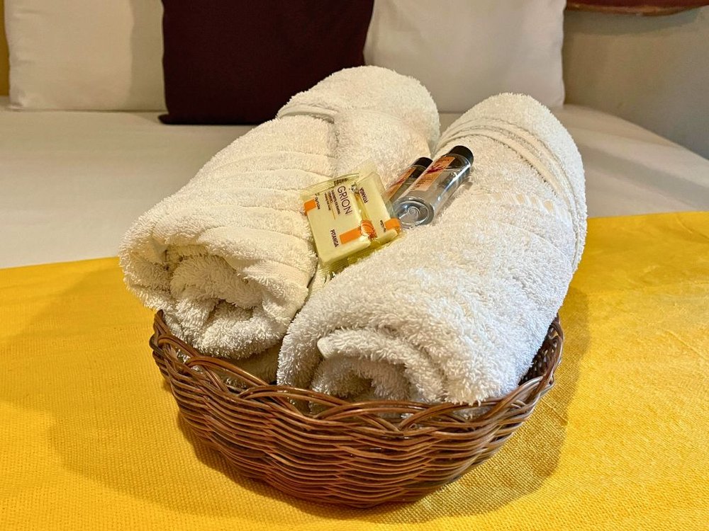 Amenities premium com toalhas e cestinha de cortesia