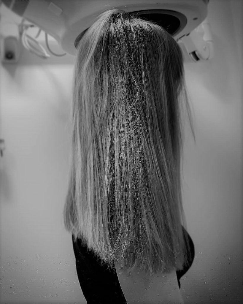 Hiustyö - Suora hiustyyli