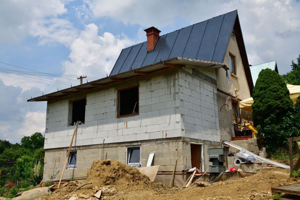 Construction d'extension de maison avec ossature bois