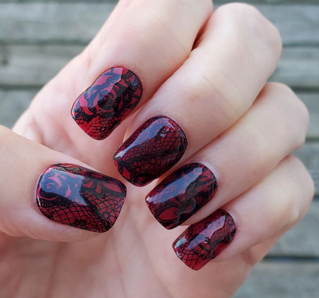 Dragon Scale Blood Pattern Nails