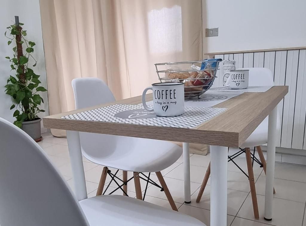 Zona pranzo con tavolo moderno