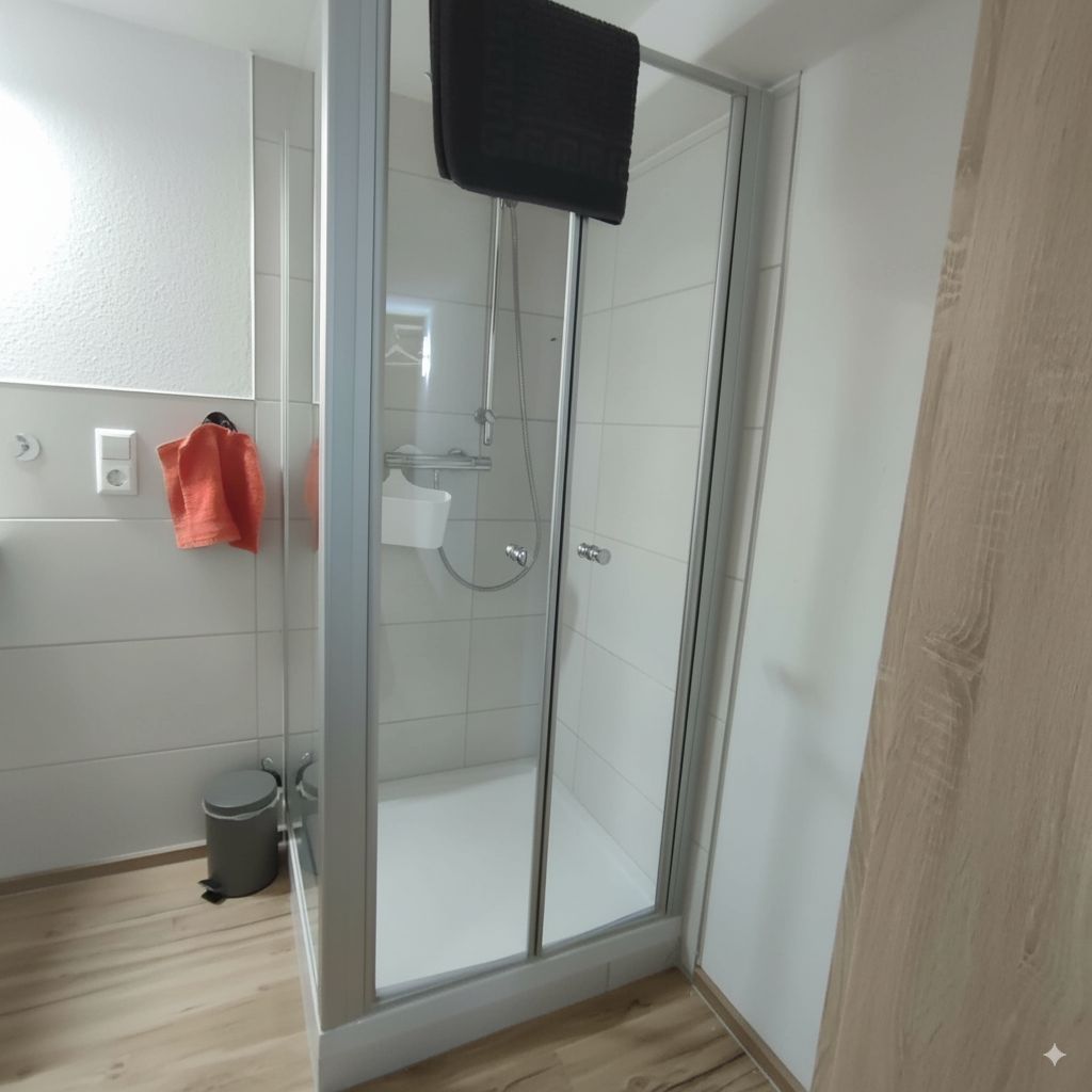 Badezimmer mit Dusche