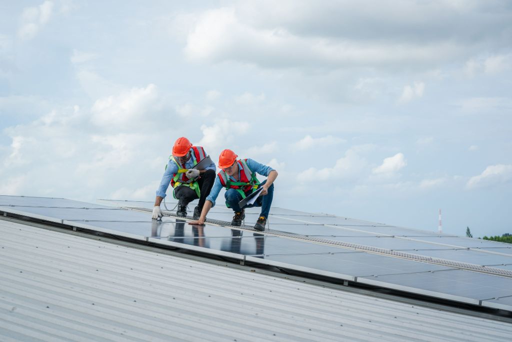 Installation de panneaux solaires sur toiture métallique Vaud Suisse