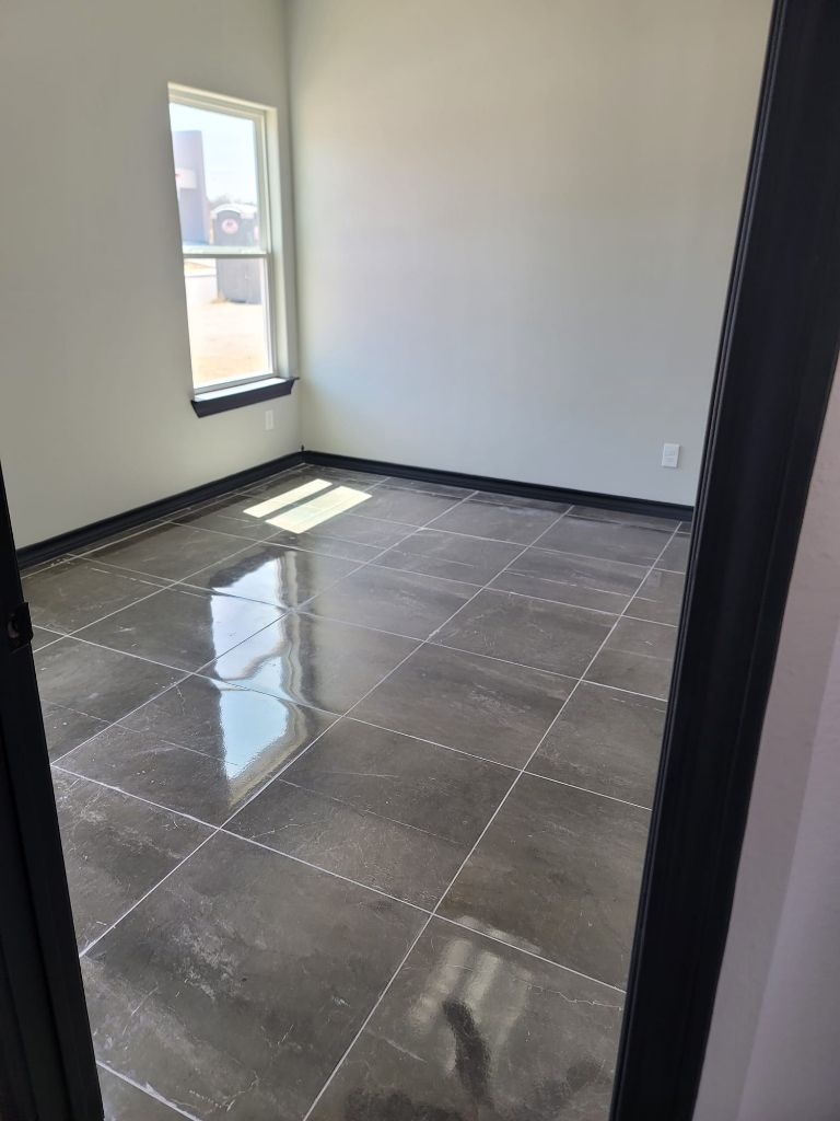 Small room with reflective tiles