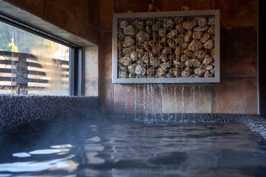 客室蘭鋳のテラスから眺める湯布院の美しい夕景