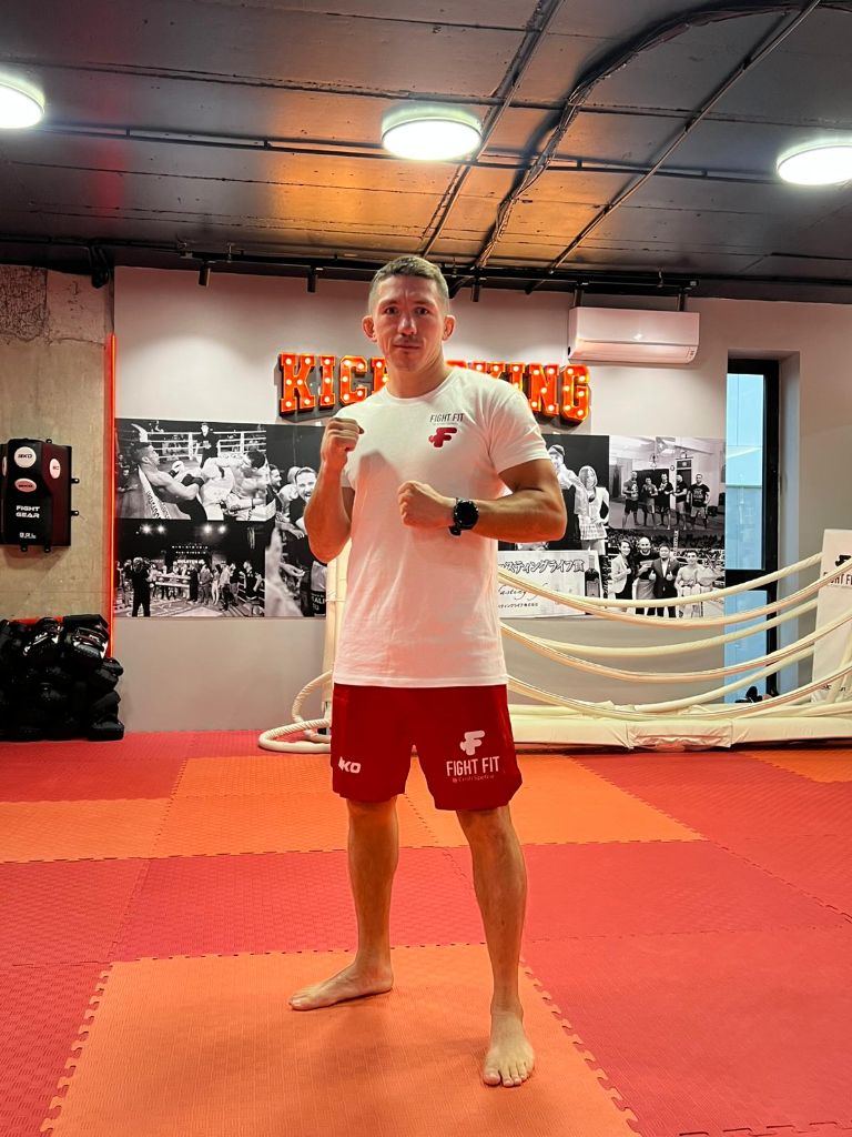 Cristian Spetcu în ring - pregătit pentru antrenament