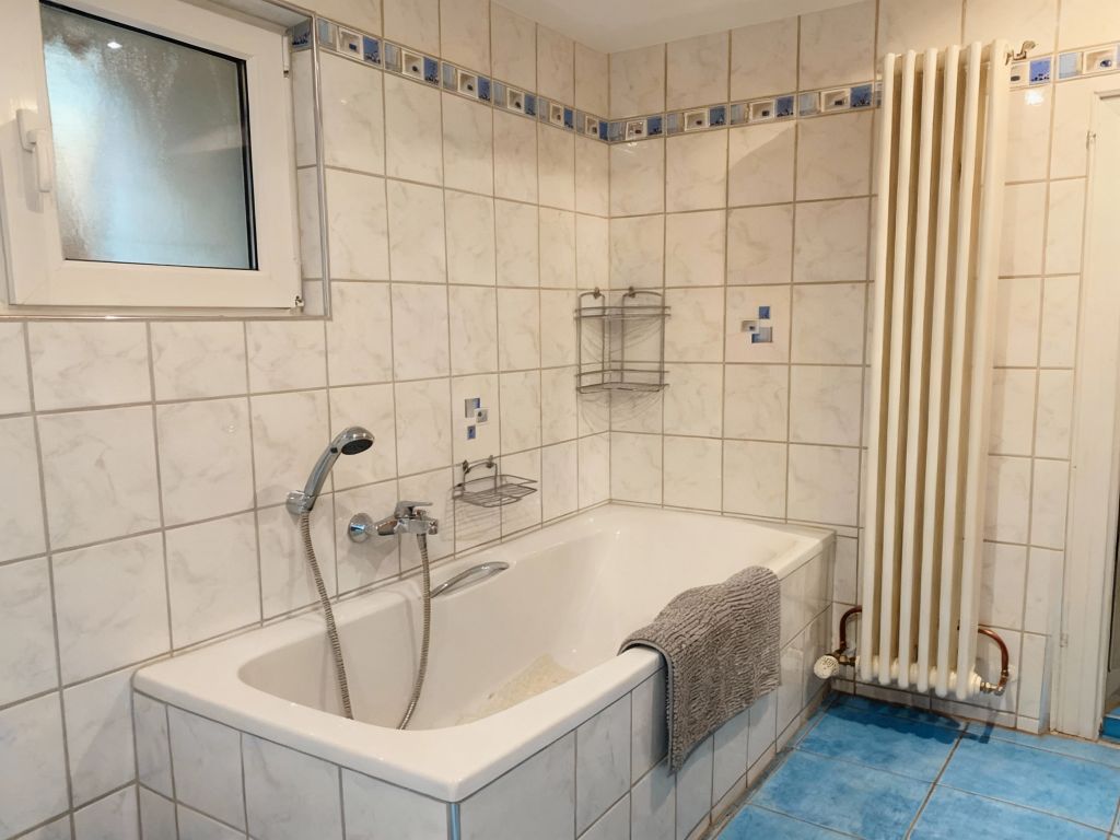 Bad: Badewanne