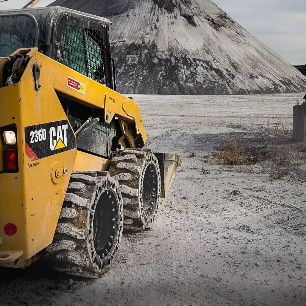 Minería - CAT 236D con Evolution Wheel en ambiente minero