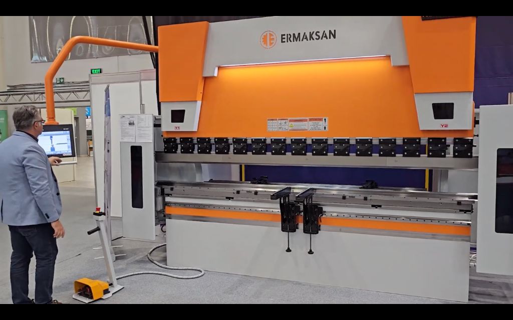 Presă hidraulică de îndoit tablă Ermaksan