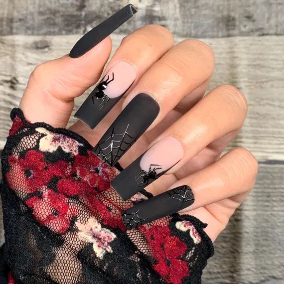 Minimalist Halloween French