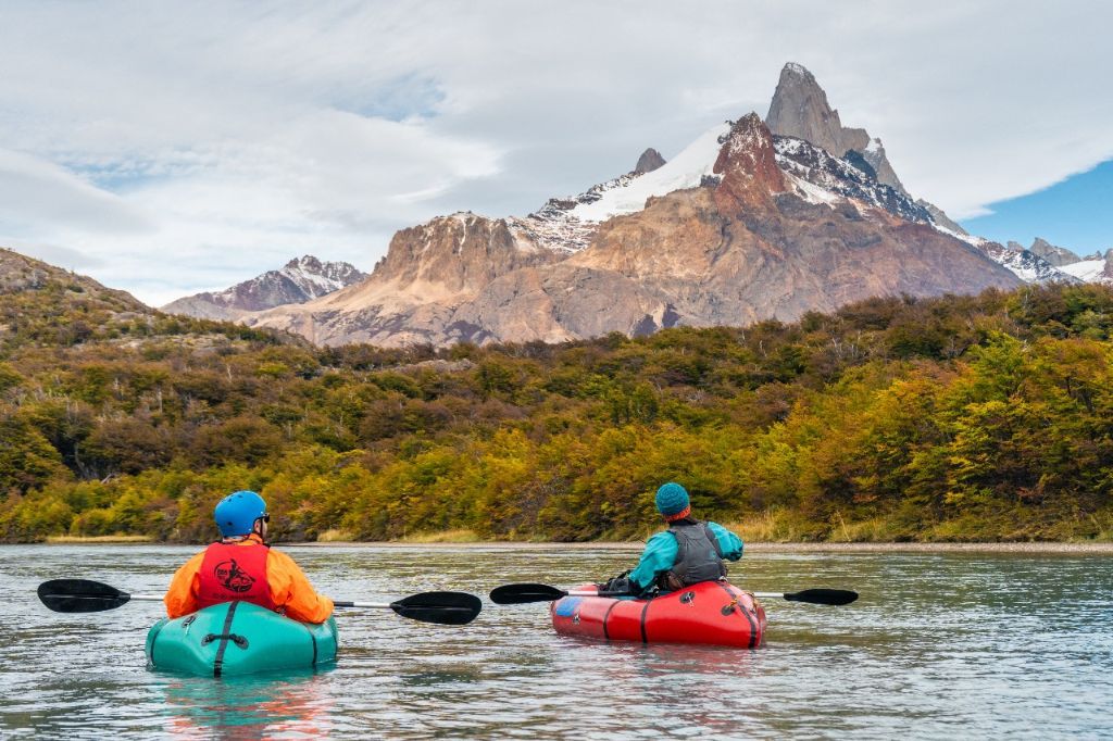Dupla de packrafters hacia el Fitz Roy