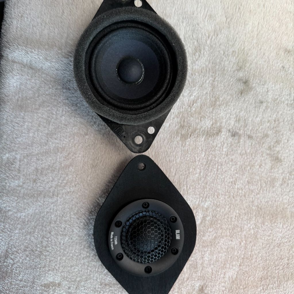 純正スピーカーとBLAMの比較