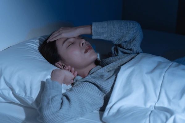 不眠症で悩む様子