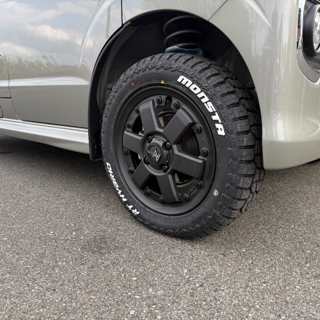 MONSTAタイヤとブラックホイール