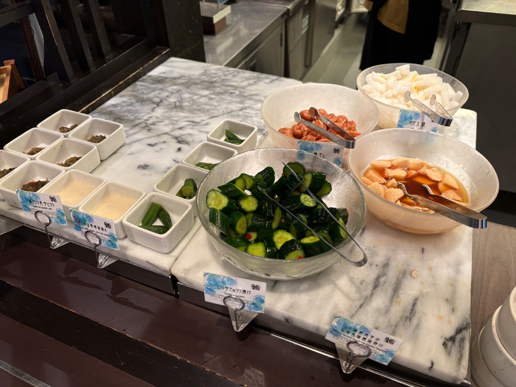 朝食野菜・漬物コーナー
