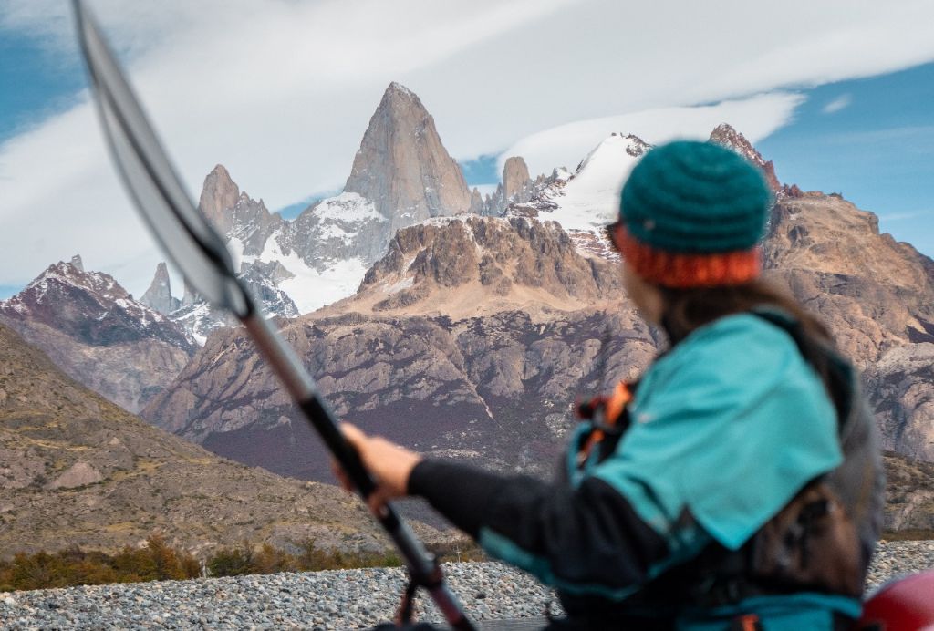 Navegación con montañas dramáticas