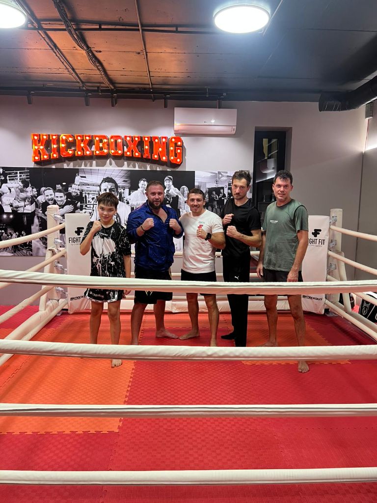 Echipa FightFit în ring - antrenament de grup