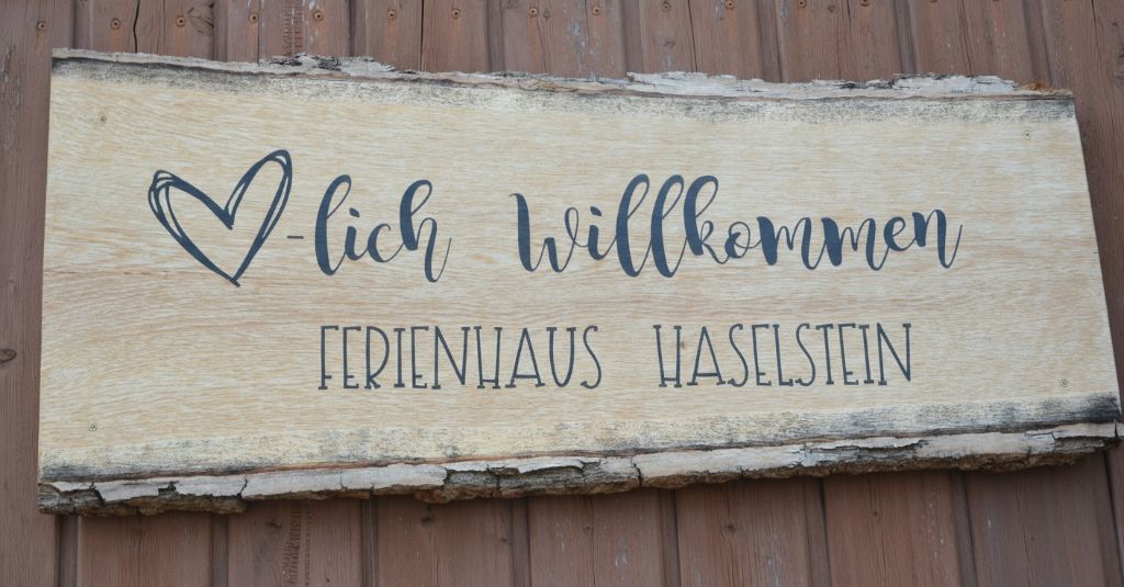 Willkommensschild Ferienhaus Haselstein