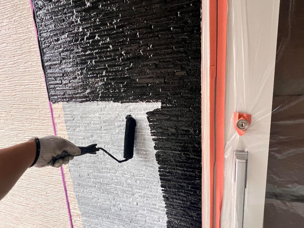 外壁中塗り作業