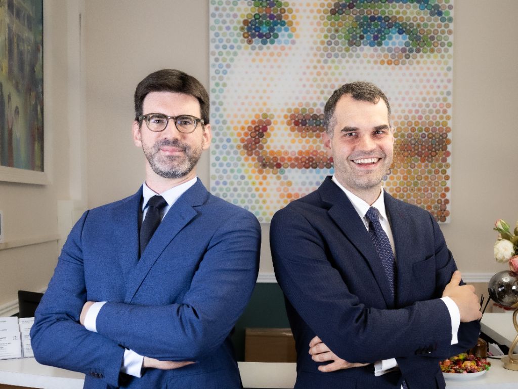 Dr. Klammer und Team bei der Beratung