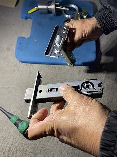 分解された鍵の内部機構