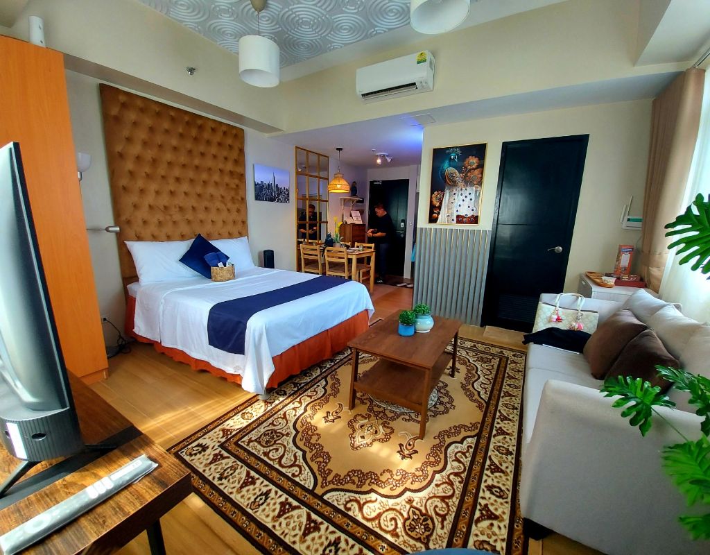 81 Newport Blvd condo interior with queen bed, living area, and modern amenities