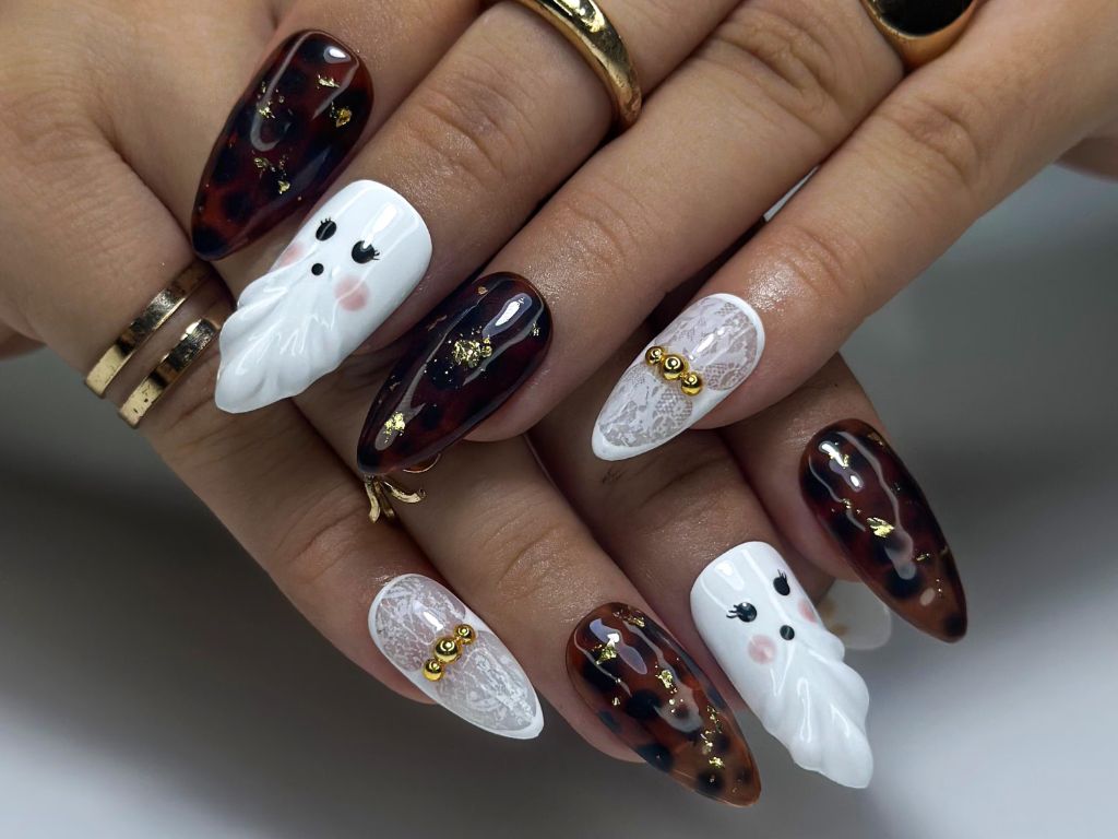 Adorable Ghost Halloween Nails