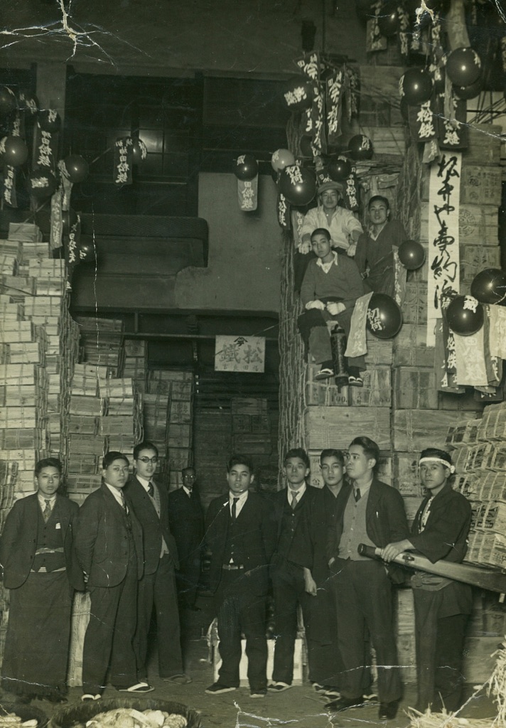 創業者が暖簾分けを受ける前の貴重な歴史写真