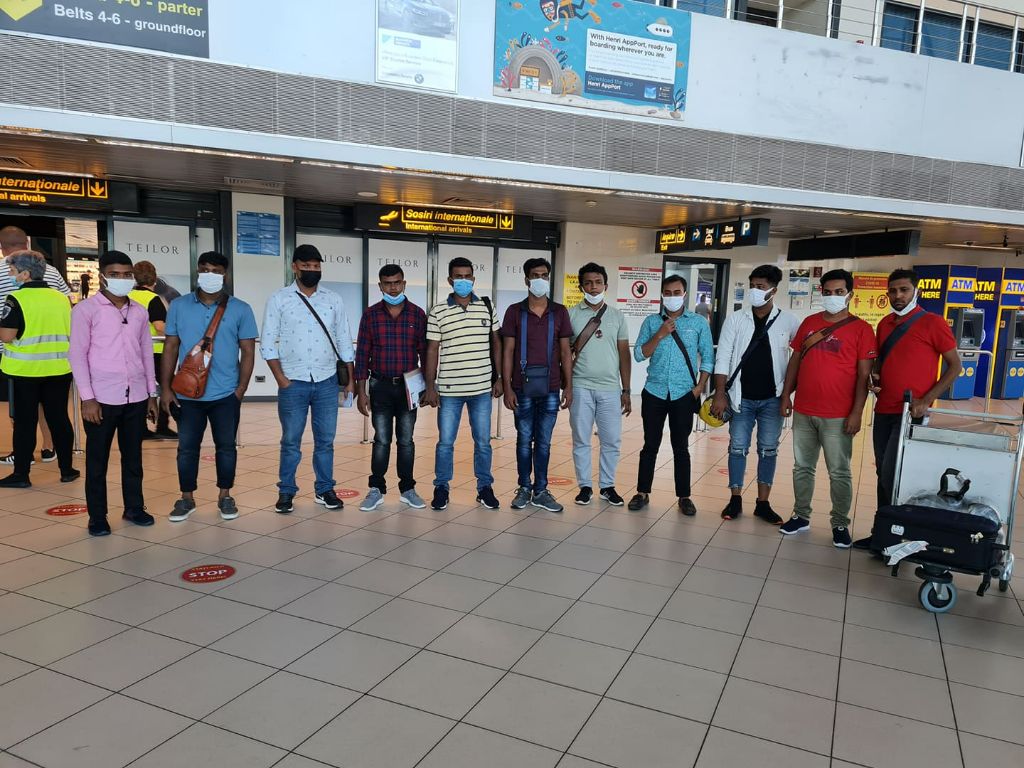 Echipă de muncitori asiatici profesioniști DTG Global