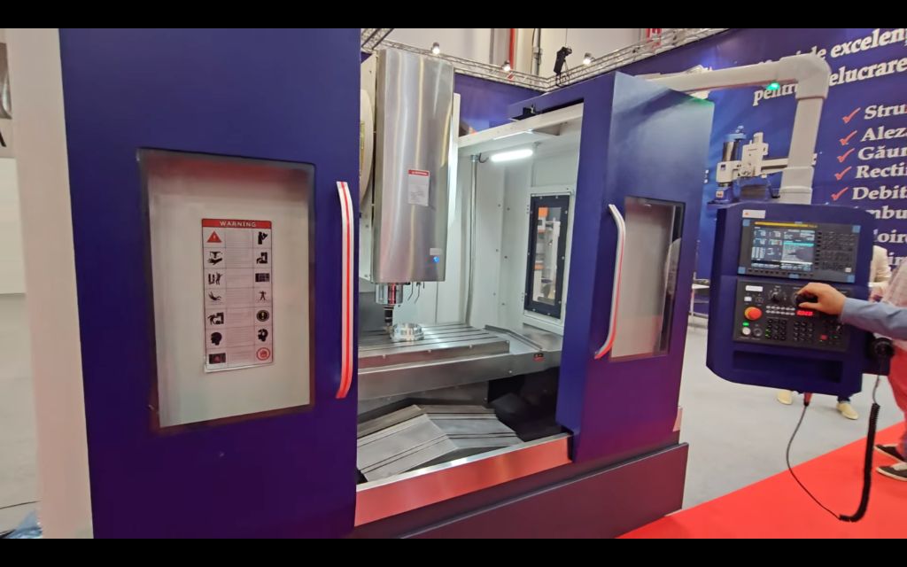 Centru de prelucrare vertical cu CNC