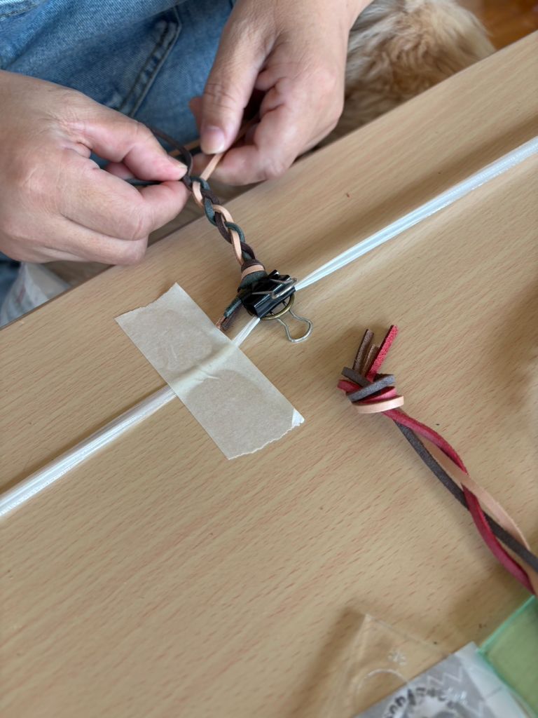 チョーカー作成の様子