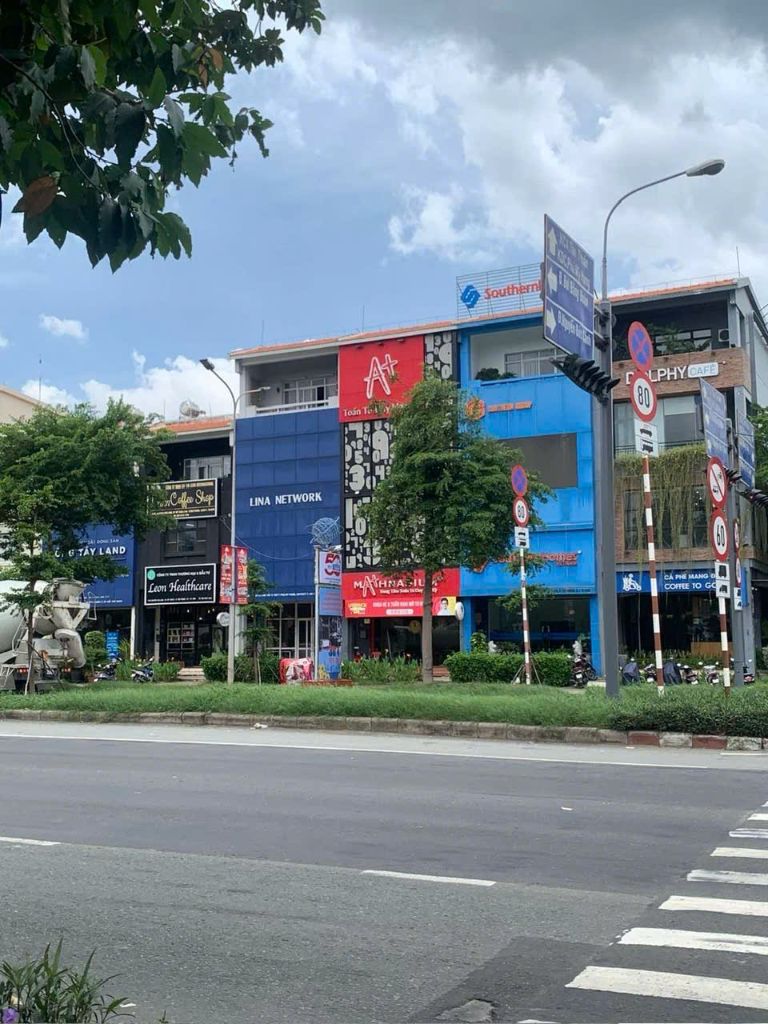 Tòa nhà bên ngoài