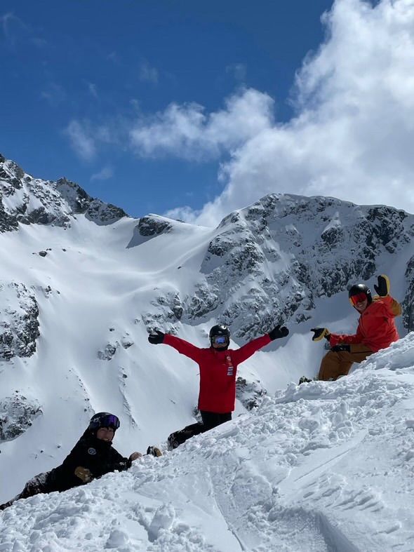 山頂でのスノーボード