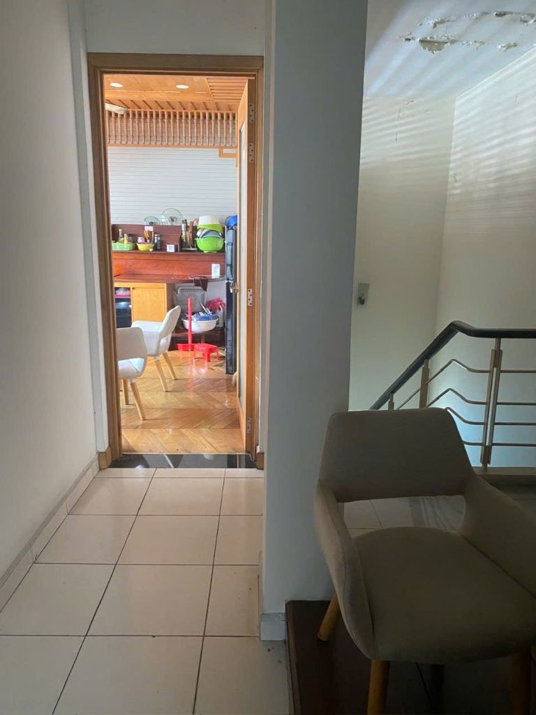 Hành lang dẫn vào bếp