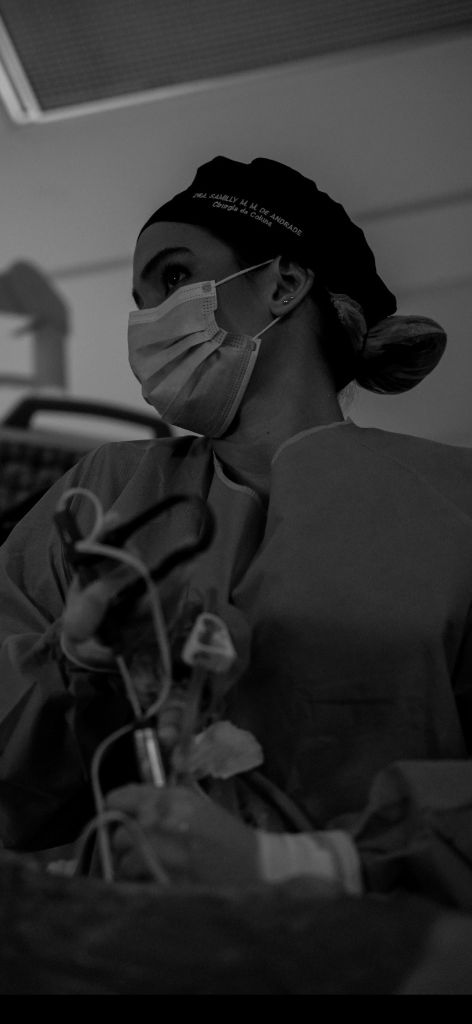 Dra. Samilly de Andrade especialista em escoliose idiopática juvenil deformidade coluna Porto Alegre